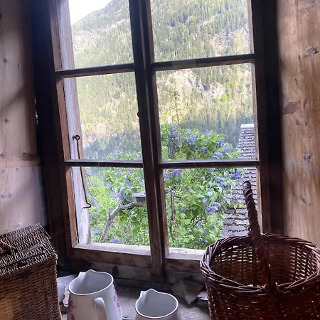 Chalet Lieu Secret 2 Dans Les Alpes Suisses Le Tretien